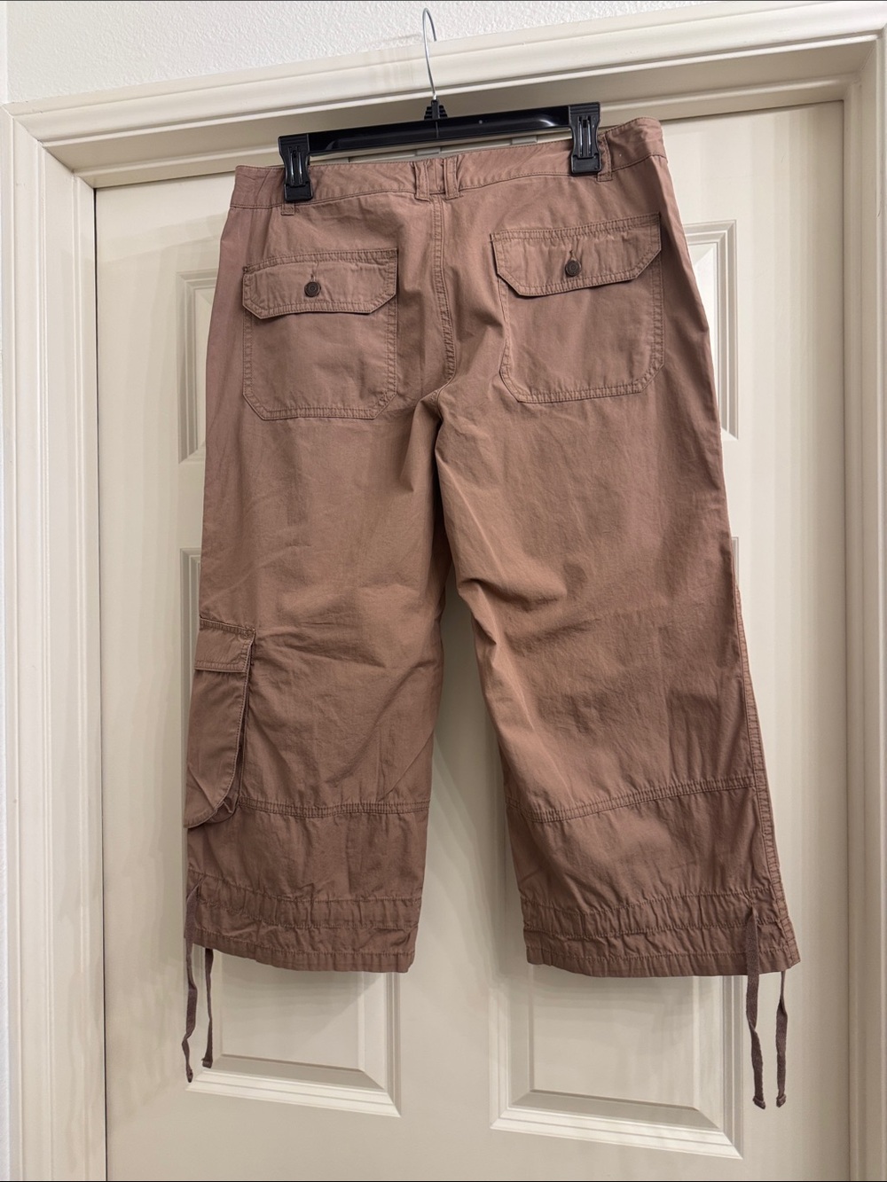 Victoria’s Secret “London Jean Chino” Light Brown Cargo Capris size 10 - Picture 2 of 7